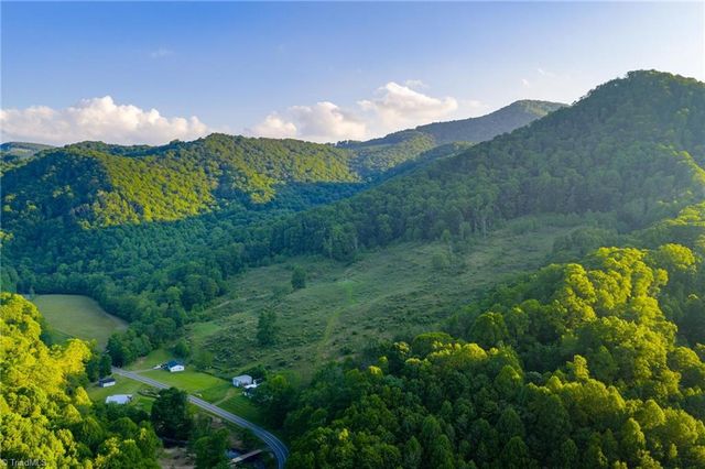 4690 Three Top Road, Creston, NC 28615