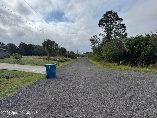 600 Yardley Street SW, Palm Bay, FL 32908