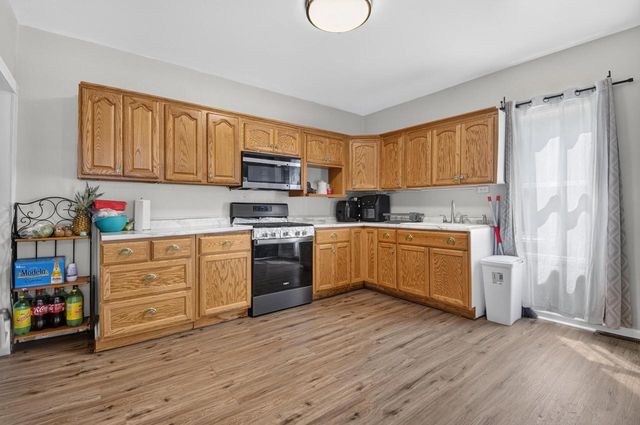 513 N Memorial DRIVE, Racine, WI 53404