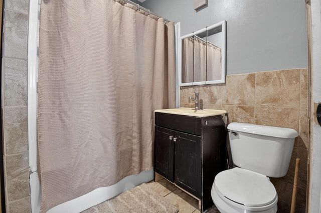 513 N Memorial DRIVE, Racine, WI 53404