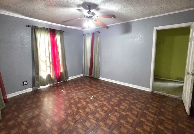 3528 Panola Avenue, Fort Worth, TX 76103