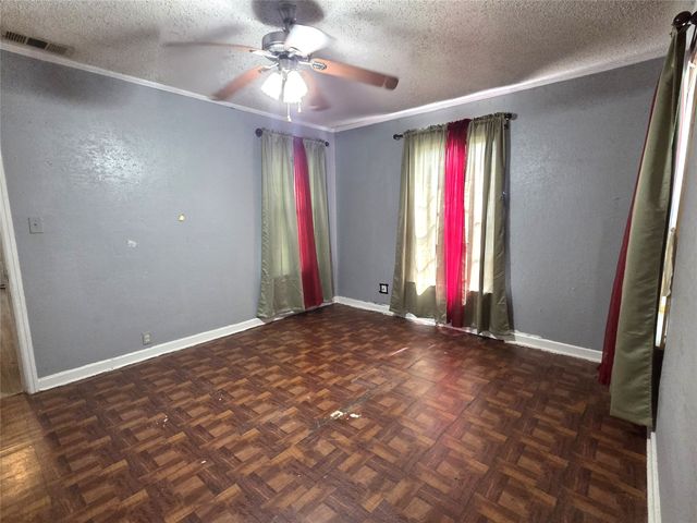 3528 Panola Avenue, Fort Worth, TX 76103