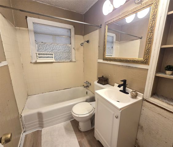 3528 Panola Avenue, Fort Worth, TX 76103