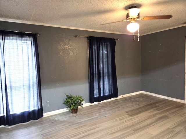3528 Panola Avenue, Fort Worth, TX 76103