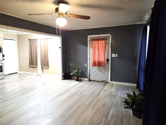 3528 Panola Avenue, Fort Worth, TX 76103