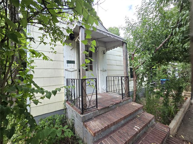 3528 Panola Avenue, Fort Worth, TX 76103