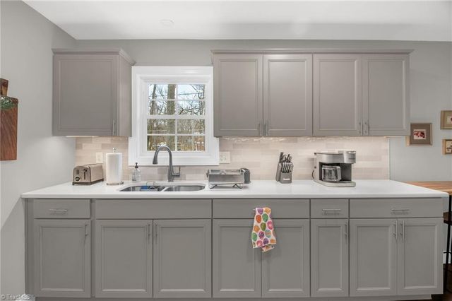 702 E Farriss Avenue, High Point, NC 27262