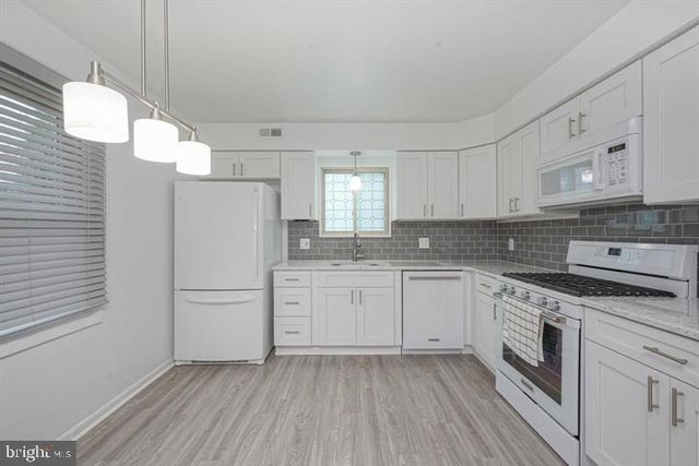 3701 PRESIDENT ST, Philadelphia, PA 19114