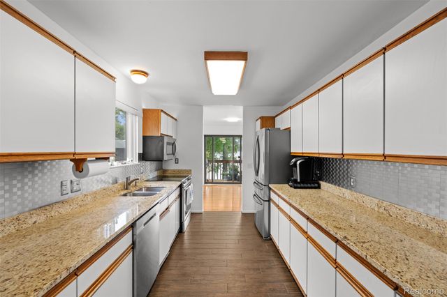 4616 Cass Elizabeth Road, Waterford Charter Township, MI 48328