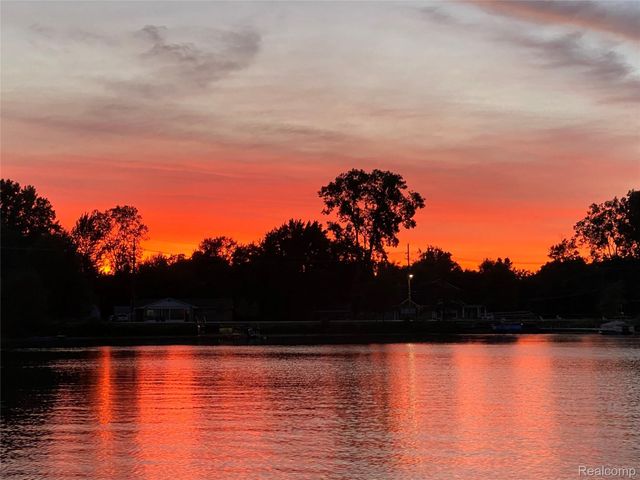 4616 Cass Elizabeth Road, Waterford Charter Township, MI 48328