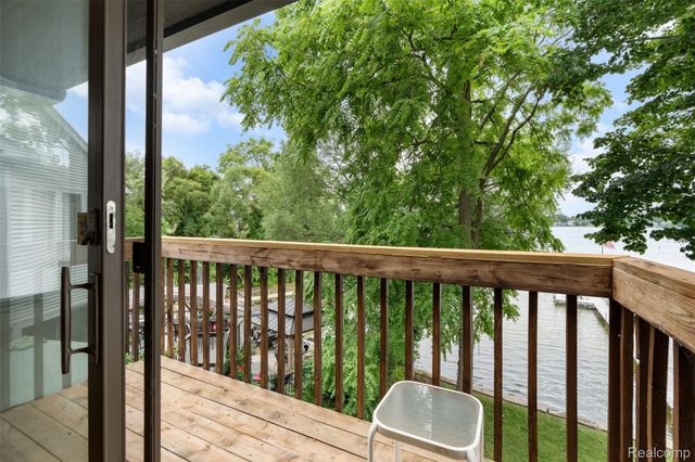 4616 Cass Elizabeth Road, Waterford Charter Township, MI 48328