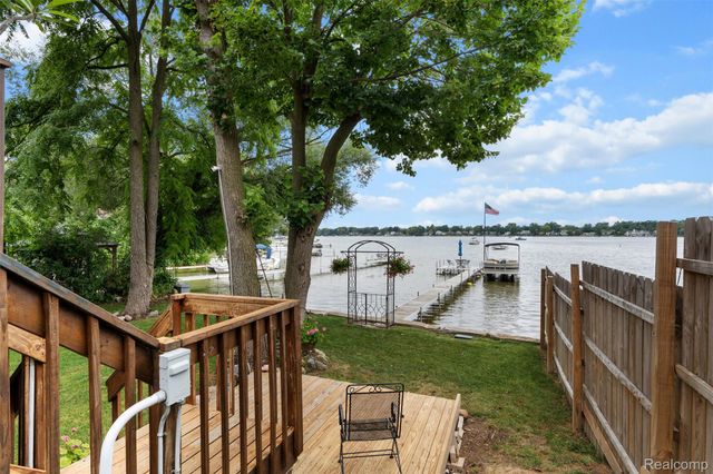 4616 Cass Elizabeth Road, Waterford Charter Township, MI 48328