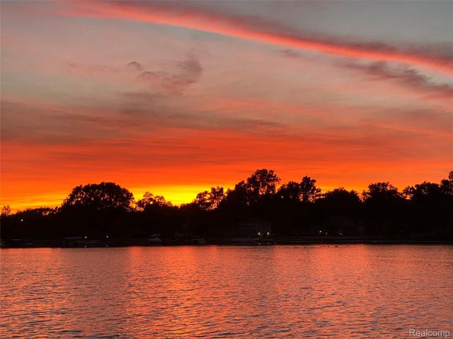 4616 Cass Elizabeth Road, Waterford Charter Township, MI 48328