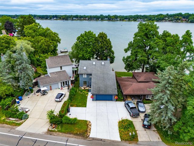 4616 Cass Elizabeth Road, Waterford Charter Township, MI 48328