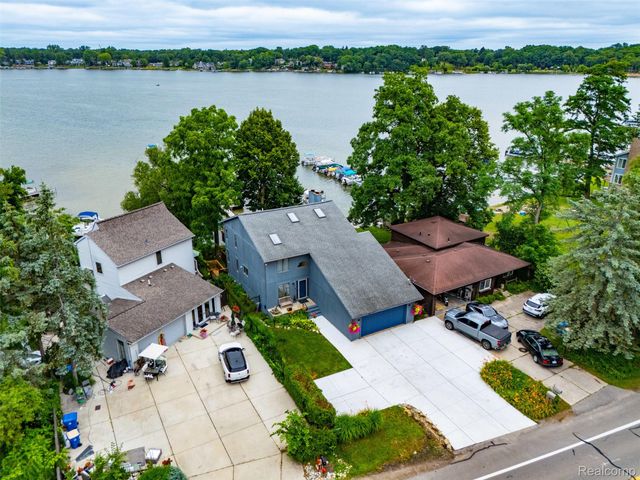 4616 Cass Elizabeth Road, Waterford Charter Township, MI 48328