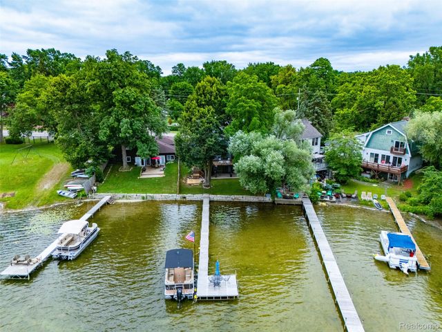 4616 Cass Elizabeth Road, Waterford Charter Township, MI 48328