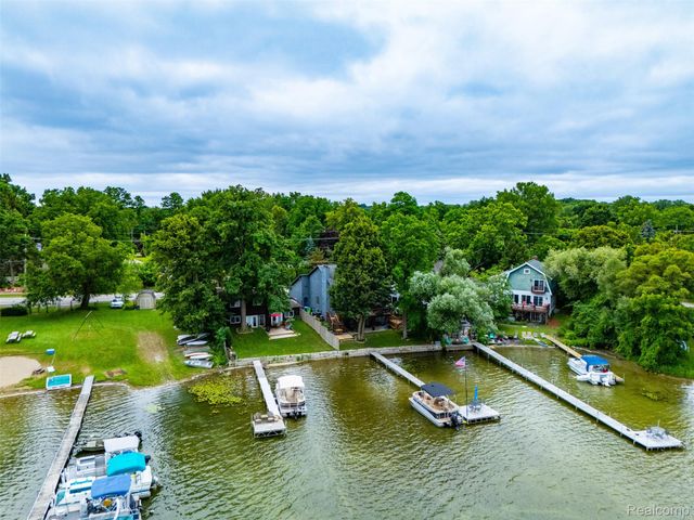 4616 Cass Elizabeth Road, Waterford Charter Township, MI 48328