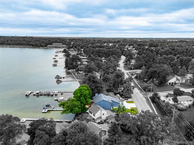 4616 Cass Elizabeth Road, Waterford Charter Township, MI 48328