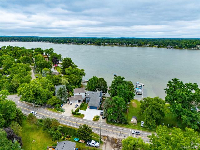 4616 Cass Elizabeth Road, Waterford Charter Township, MI 48328