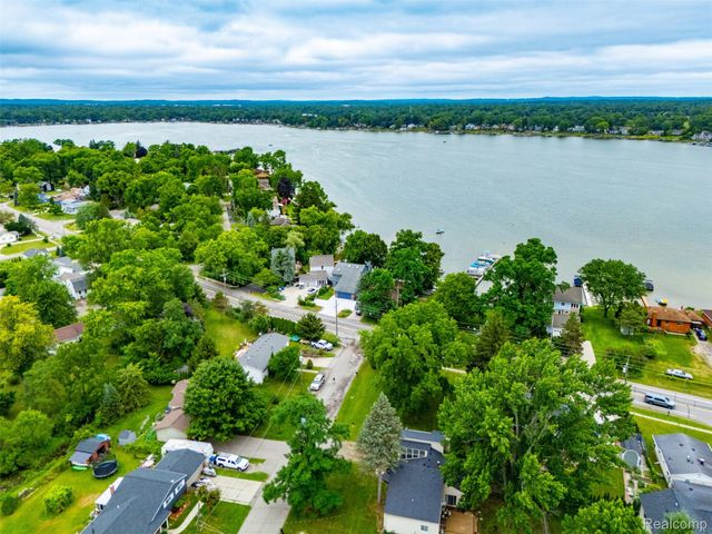 4616 Cass Elizabeth Road, Waterford Charter Township, MI 48328