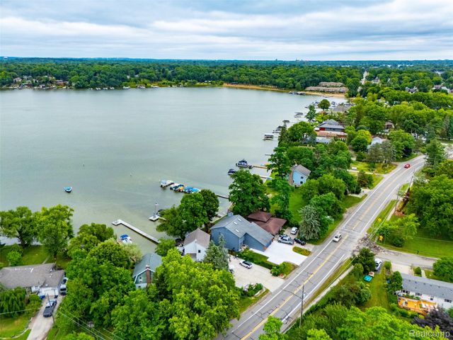 4616 Cass Elizabeth Road, Waterford Charter Township, MI 48328