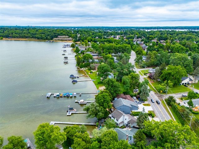 4616 Cass Elizabeth Road, Waterford Charter Township, MI 48328