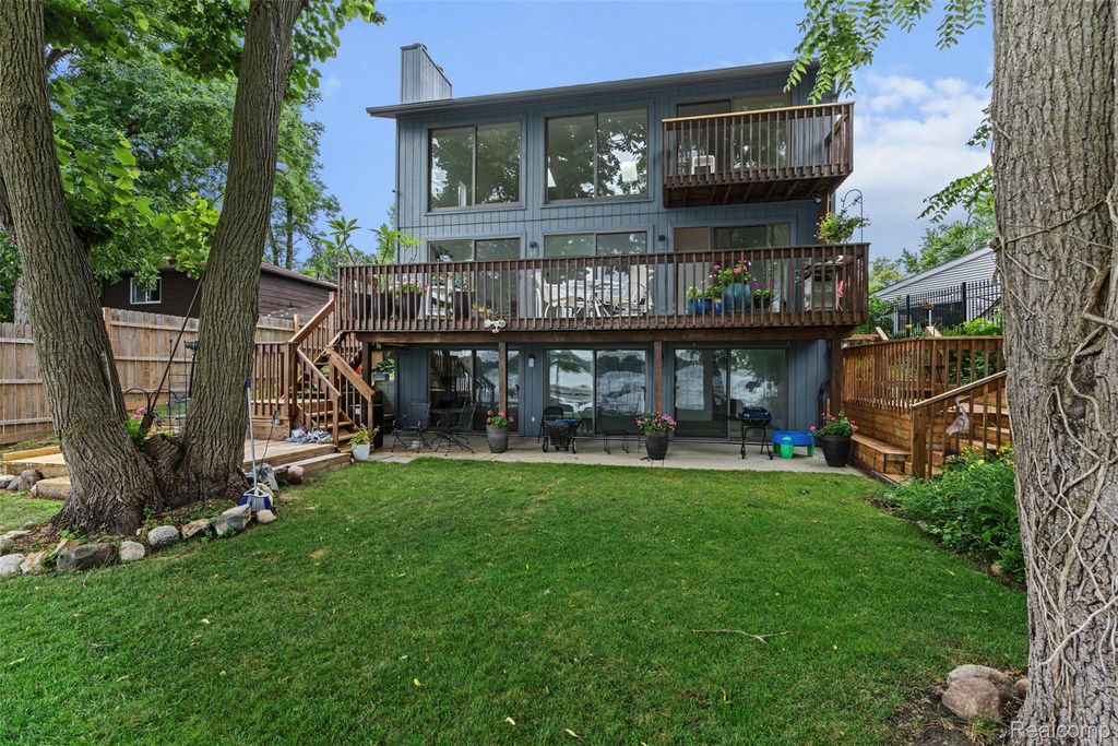 4616 Cass Elizabeth Road, Waterford Charter Township, MI 48328