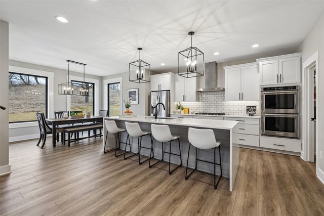 10208 Hidden Valley Drive, Johnston, IA 50131