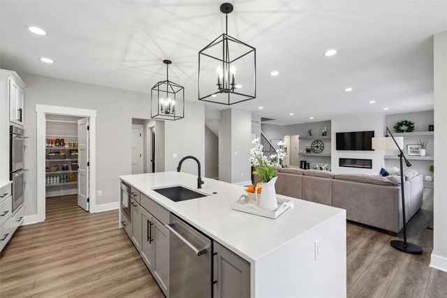 10208 Hidden Valley Drive, Johnston, IA 50131