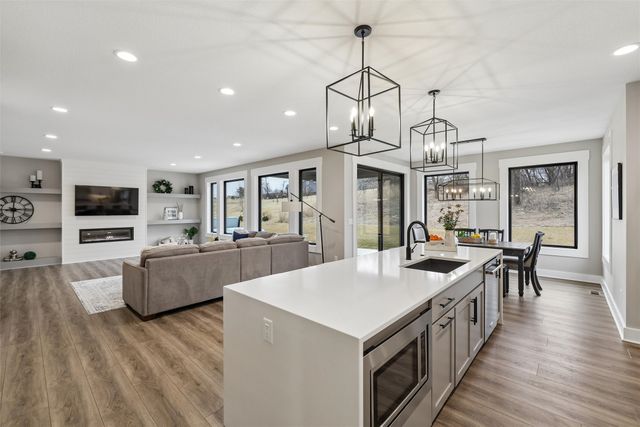 10208 Hidden Valley Drive, Johnston, IA 50131