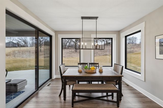 10208 Hidden Valley Drive, Johnston, IA 50131