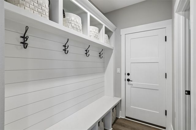 10208 Hidden Valley Drive, Johnston, IA 50131