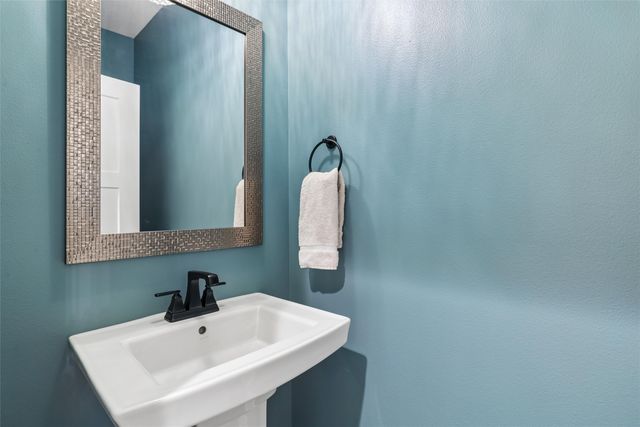 10208 Hidden Valley Drive, Johnston, IA 50131