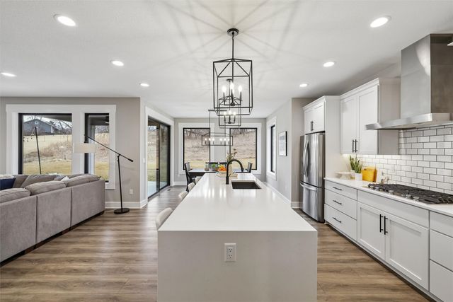 10208 Hidden Valley Drive, Johnston, IA 50131