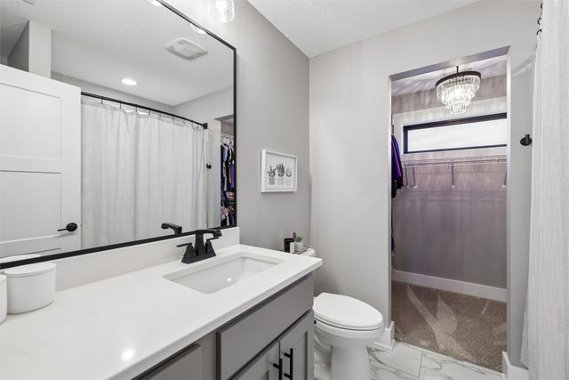 10208 Hidden Valley Drive, Johnston, IA 50131