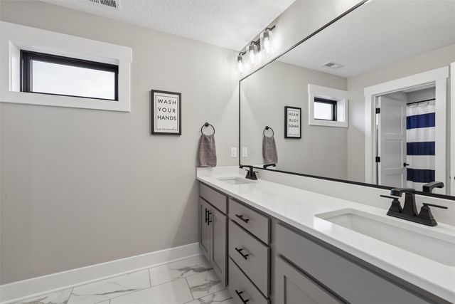 10208 Hidden Valley Drive, Johnston, IA 50131