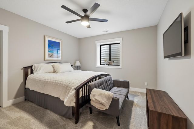 10208 Hidden Valley Drive, Johnston, IA 50131