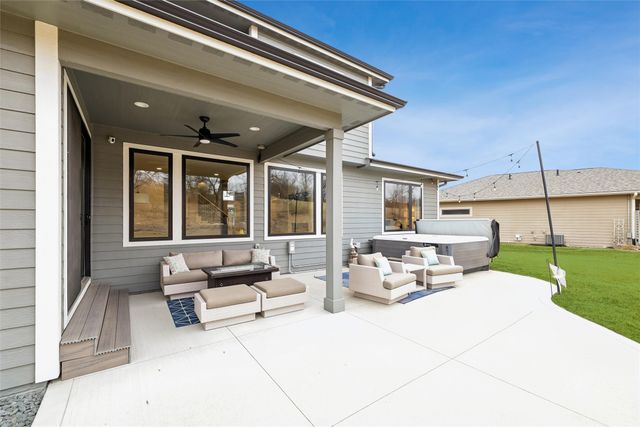 10208 Hidden Valley Drive, Johnston, IA 50131