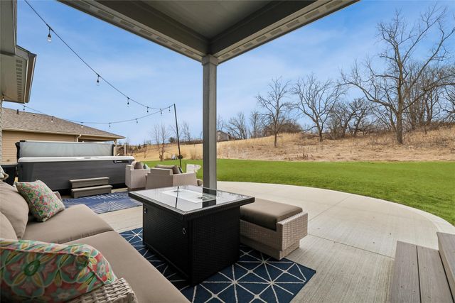 10208 Hidden Valley Drive, Johnston, IA 50131