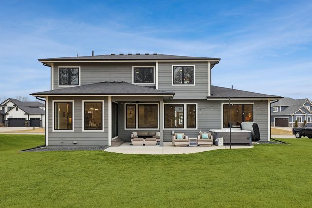 10208 Hidden Valley Drive, Johnston, IA 50131