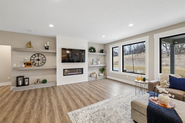 10208 Hidden Valley Drive, Johnston, IA 50131