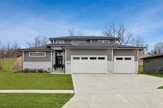 10208 Hidden Valley Drive, Johnston, IA 50131