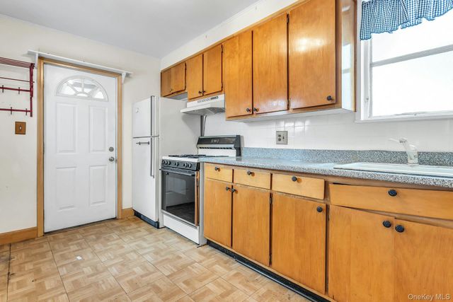 88-30 79th Avenue, Glendale, NY 11385