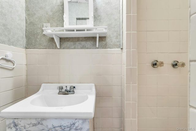 88-30 79th Avenue, Glendale, NY 11385