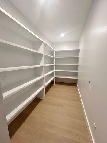 6198 S Holland Avenue, Springfield, MO 65810