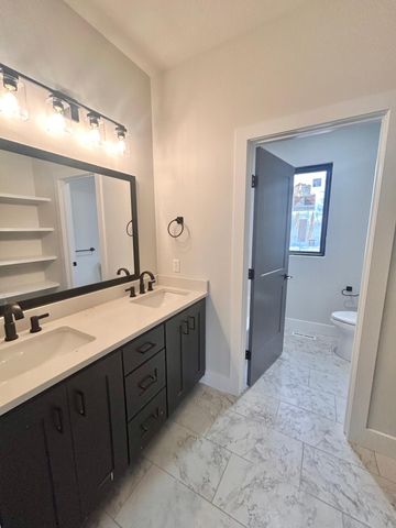 6198 S Holland Avenue, Springfield, MO 65810