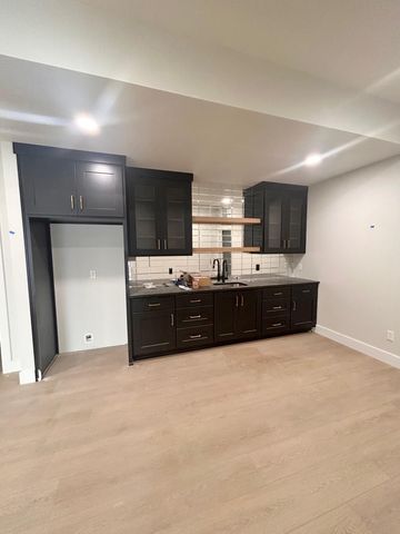 6198 S Holland Avenue, Springfield, MO 65810