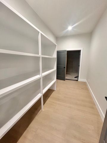 6198 S Holland Avenue, Springfield, MO 65810