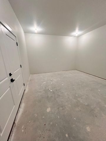 6198 S Holland Avenue, Springfield, MO 65810