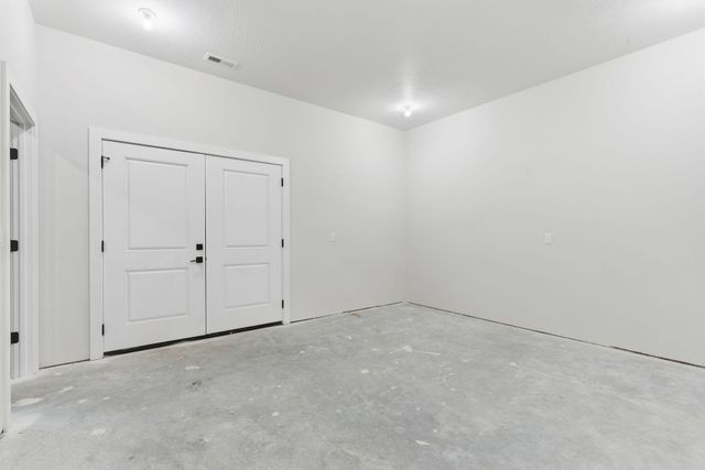 6198 S Holland Avenue, Springfield, MO 65810